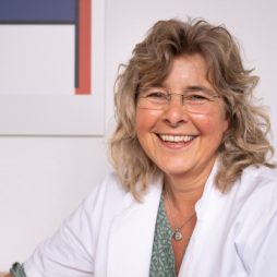 Frau Sabine Herwig